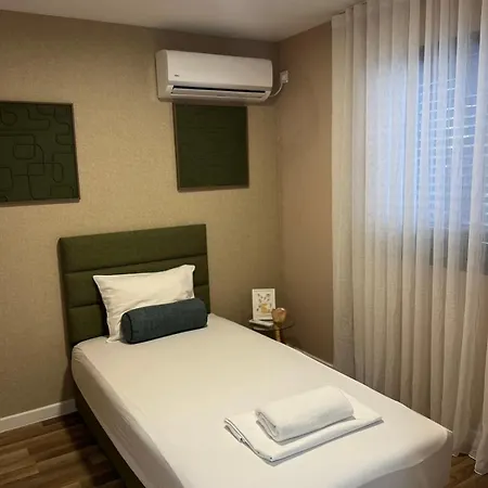 Daire Dukley Family Near Center