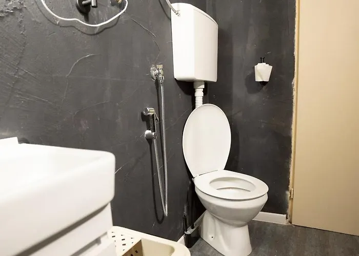 Dukley Family Near Center Daire *