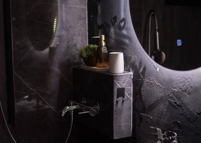 Dukley Family Near Center Daire *