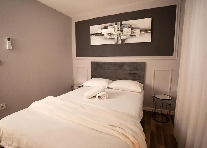 Daire Dukley Family Near Center