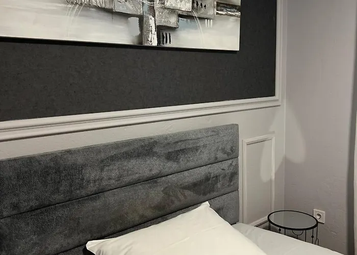 Dukley Family Near Center *